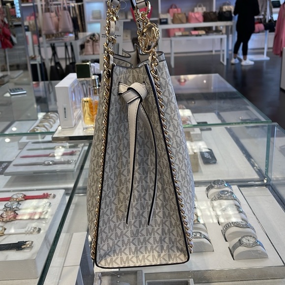 Michael Kors Mina Large Logo Shoulder Tote Bag Light Cream NWT - Picture 16 of 16